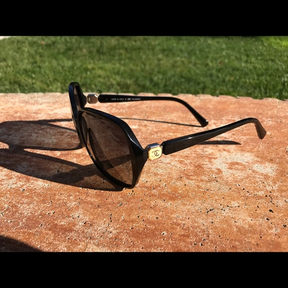 Chanel Oversized Black Sunglasses - Picture 4 of 4